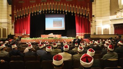 رئيس جامعة القاهرة يحاضر أئمة الأوقاف: لدينا مشروع لتأسيس خطاب ديني جديد