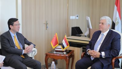 وزير التعليم العالي يؤكد على تبادل الخبرات بين الجامعات المصرية ونظيرتها الصينية