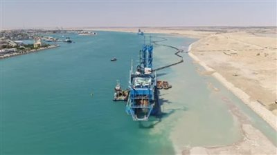 بداية من يناير.. زيادة رسوم عبور السفن بقناة السويس 15%| بث مباشر 