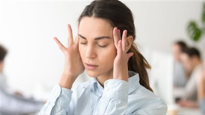 أبرزها اضطرابات الأذن الداخلية.. أسباب الدوار المفاجئ 