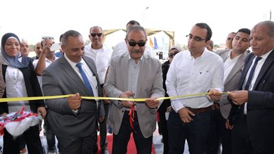 محافظ الإسماعيلية يفتتح مجمع الخدمات الحكومية بقرية التقدم