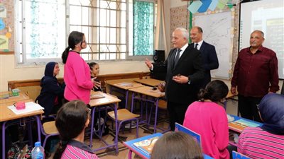 أخبار التعليم اليوم.. حجازي يوجه بضرورة استفادة الطلاب من المحتوى الرقمي بجانب المدرسة