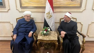 مفتي الجمهورية يستقبل شيخ الإسلام في أذربيجان الله شكر باشا زاده بمطار القاهرة الدولي