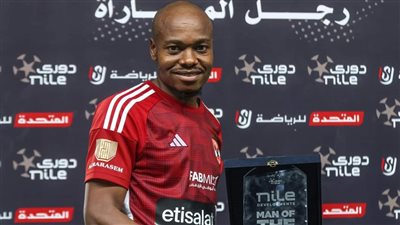 مصدر بالأهلي يكشف حقيقة سفر بيرسي تاو لجنوب إفريقيا قبل مباراة سيمبا