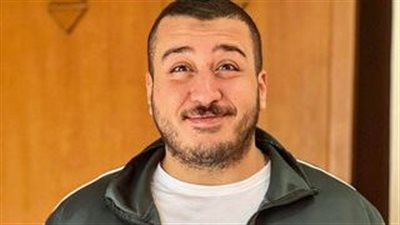 عبد الرحمن ظاظا: أحمد مكي لو ساكت بيقول إفيه قوي.. وأشارك في الأستاذ مع محمد إمام