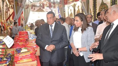وزير التنمية المحلية ونائب محافظ البحيرة يفتتحان منفذ بيع السلع الغذائية بأسعار مخفضة بـ إيتاي البارود