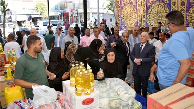 لليوم الرابع على التوالي إقبال أهالي الأقصر على معارض السلع المخفضة | صور