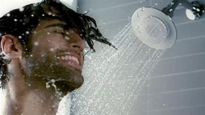 تقليل الالتهابات وتعزيز صحة الشعر.. فوائد الاستحمام بالماء البارد