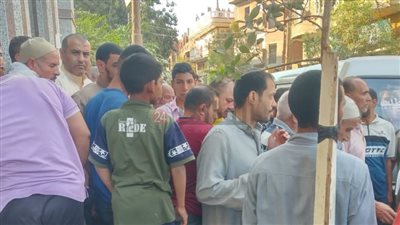 مشاهد موجعة أثناء تشييع جثامين 3 صغار ماتوا في حريق بالفيوم | صور