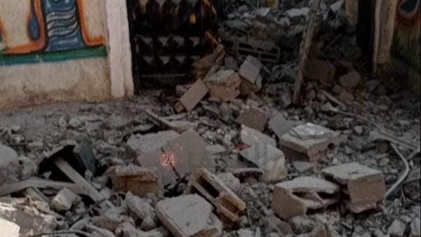 آثار القصف على منزل