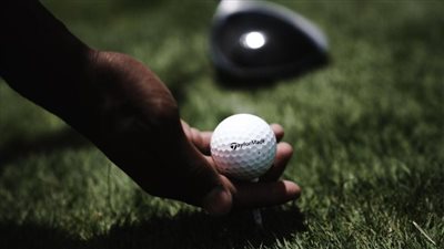 دراسة: المشي ولعب الجولف يعملان على تحسين الوظيفة الإدراكية