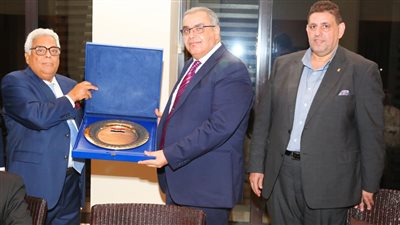 اتحاد المصريين بالسعودية يكرم قنصل عام جدة بمناسبة انتهاء فترة عمله بالسعودية