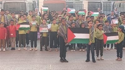 مدارس القليوبية تنكس أعلامها.. والطلاب يقفون دقيقة حدادا على شهداء فلسطين