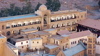 500 سائح يتسلقون جبل كاترين لمشاهدة شروق الشمس من أعلى قمة جبلية في مصر