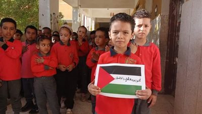 طلاب المعاهد الأزهرية ينظمون وقفة في طابور الصباح تضامنا مع الشعب الفلسطيني والأطفال في غزة