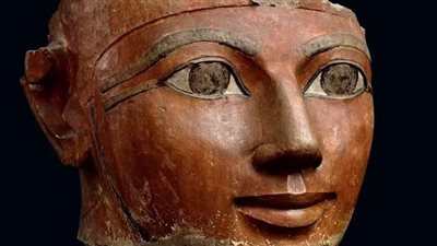 المتحف المصري بالتحرير يلقي الضوء على تمثال رأس الملكة حتشبسوت 
