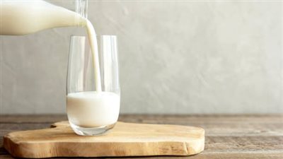 هل تشرب الحليب الخام؟.. خبراء يوضحون الآثار الجانبية الخطيرة