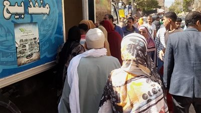 محافظ بني سويف يتابع سير العمل بالمنافذ المتنقلة ضمن مبادرة الحكومة لتخفيض أسعار السلع