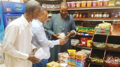 محافظ أسوان يشدد على تكثيف المرور الميداني وحملات الرقابة بالأسواق لضبط الأسعار