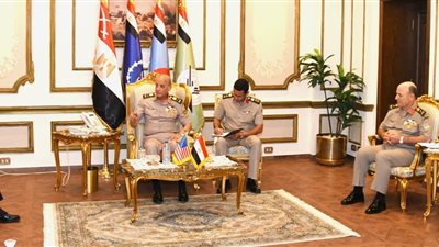 وزير الدفاع يلتقي قائد القيادة المركزية الأمريكية