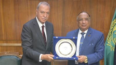 محافظ القليوبية يستقبل رئيس هيئة قضايا الدولة بمكتبه بديوان عام المحافظة