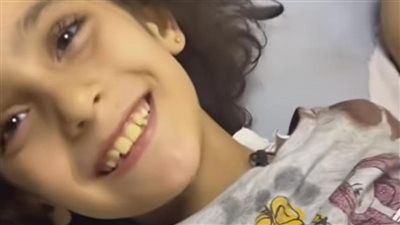 إسرائيل خربتلي شعري.. فتاة فلسطينية صغيرة تخطف قلوب الناس بكلماتها البريئة