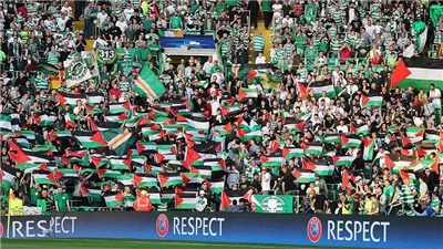 مرة أخرى.. جماهير سيلتك الاسكتلندي تدعم فلسطين وتدعو لرفع الأعلام الفلسطينية 