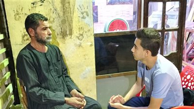 عاطل ينهي حياة شاب بالطالبية.. وأسرته: خرج للجلوس مع أصدقائه وعاد ملطخًا بالدماء | فيديو