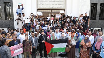 مستشارة شيخ الأزهر والطلاب الوافدون ينظمون وقفة تضامنية مع فلسطين 