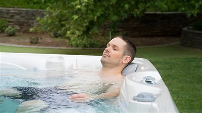 دراسة: الجلوس في حوض استحمام ساخن يحقق نفس الفوائد الصحية للجري 
