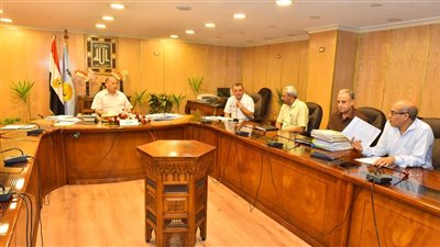 محافظ أسيوط يتابع تنفيذ أنشطة وفعاليات ومشروعات قطاعي الشباب والرياضة