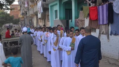 قرية بالغربية تنظم احتفالية لـ200 طالب أتموا حفظ القرآن الكريم