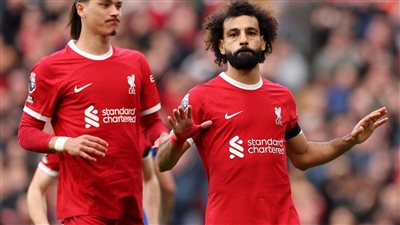 محمد صلاح يقود ليفربول للفوز على إيفرتون بهدفين في الدوري الإنجليزي