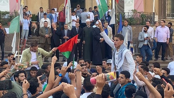 عميد كلية اللغة العربية