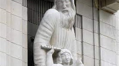 صحيفة بريطانية: هيئة الإذاعة BBC تنفق نحو 50 ألف إسترليني لترميم تمثال على يد نحات غير أخلاقي