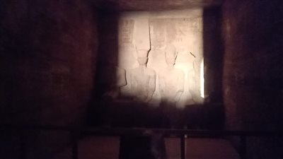 تعامد الشمس على وجه رمسيس الثاني بمعبد أبو سمبل غدًا