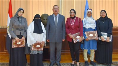 محافظ الإسكندرية يكرم الأمهات الفائزات بجائزة الأم المثالية لعامي 2022 و2023