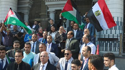 محامو الإسكندرية ينظمون وقفة احتجاجية دعما للشعب الفلسطيني