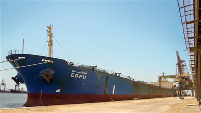 ميناء دمياط يستقبل أكتر من 60 ألف طن قمح لصالح هيئة السلع التموينية