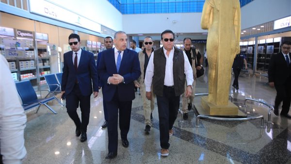 محافظ سوهاج يستقبل