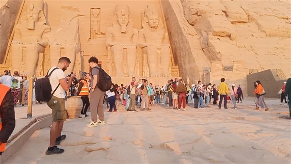 2100 زائر مصري وأجنبي