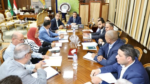 محافظ المنوفية يجتمع