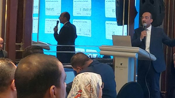 جانب من فعاليات الندوة 