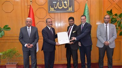 محافظا الإسماعيلية والسويس يكرمان الفائزين في المبادرة الوطنية للمشروعات الخضراء الذكية 