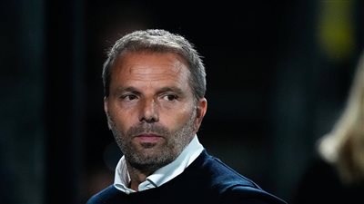 بسبب سوء النتائج.. آياكس امستردام الهولندي يقيل مدربه موريس شتاين 