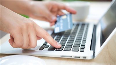 البنوك تبدأ إجراءاتها العاجلة بشأن بطاقات عملاءها المرتبطة بالتطبيقات المالية