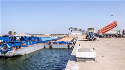 محملة بالسكر والفول والقمح.. تداول 853 حاوية مكافئة في ميناء دمياط اليوم