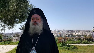 مطران القدس يحذر: الحديث عن رمي قنبلة نووية على غزة ستصبح واقعًا