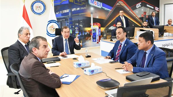 وزير البترول يتابع