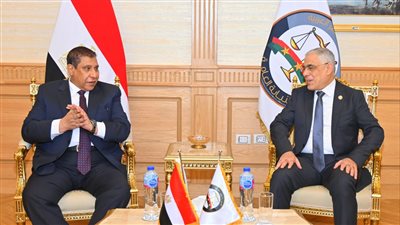 لتهنئته بمنصبه.. النائب العام يستقبل رئيس مجلس الدولة 